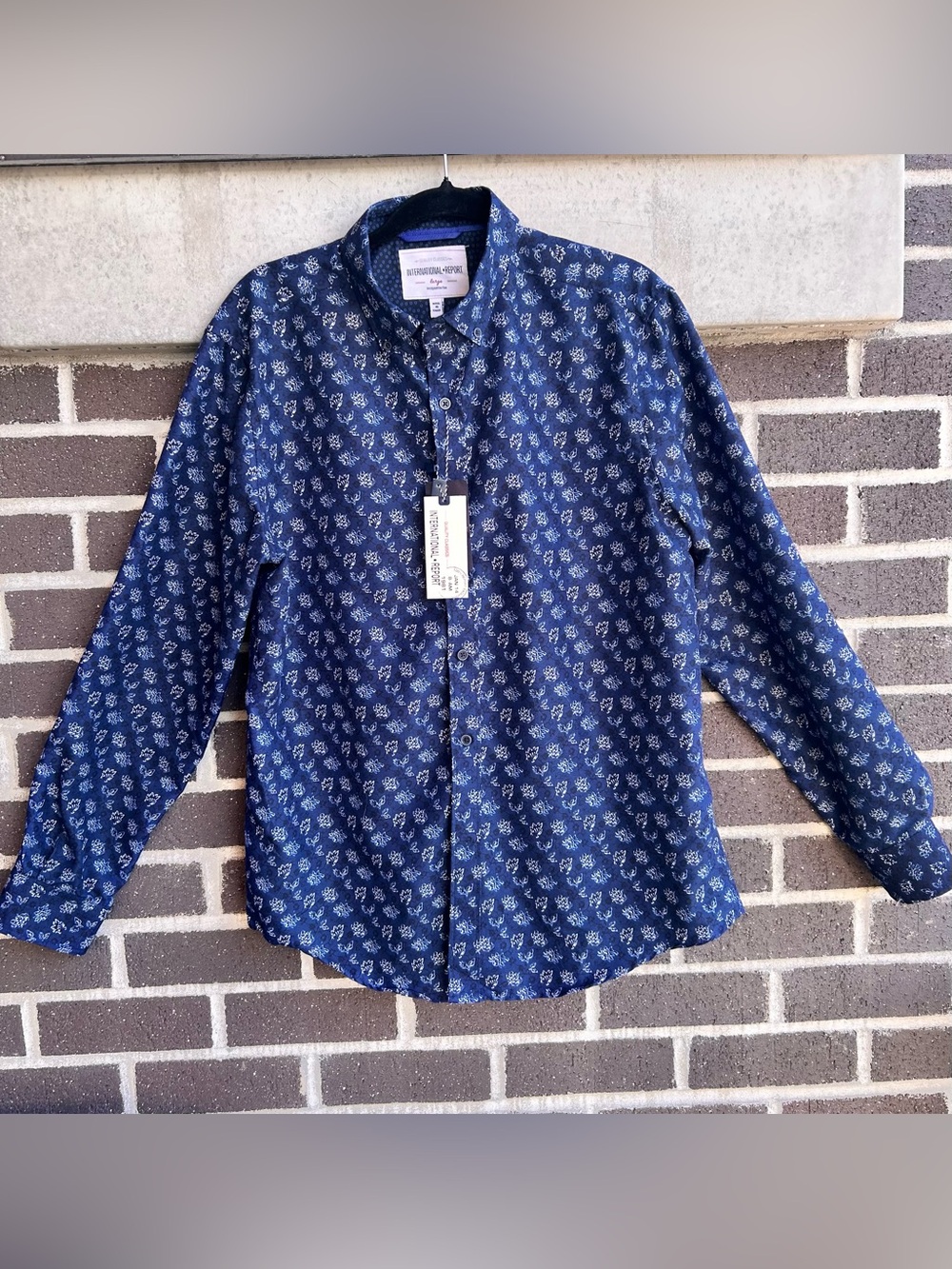 Men’s International Report Navy Floral Button-Down Shirt - Size Large